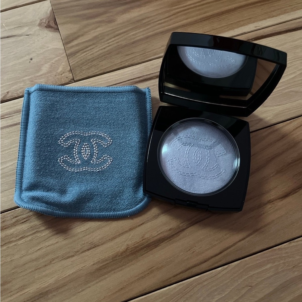 Chanel Coco Denim Illuminating Powder - Picture 2 of 3